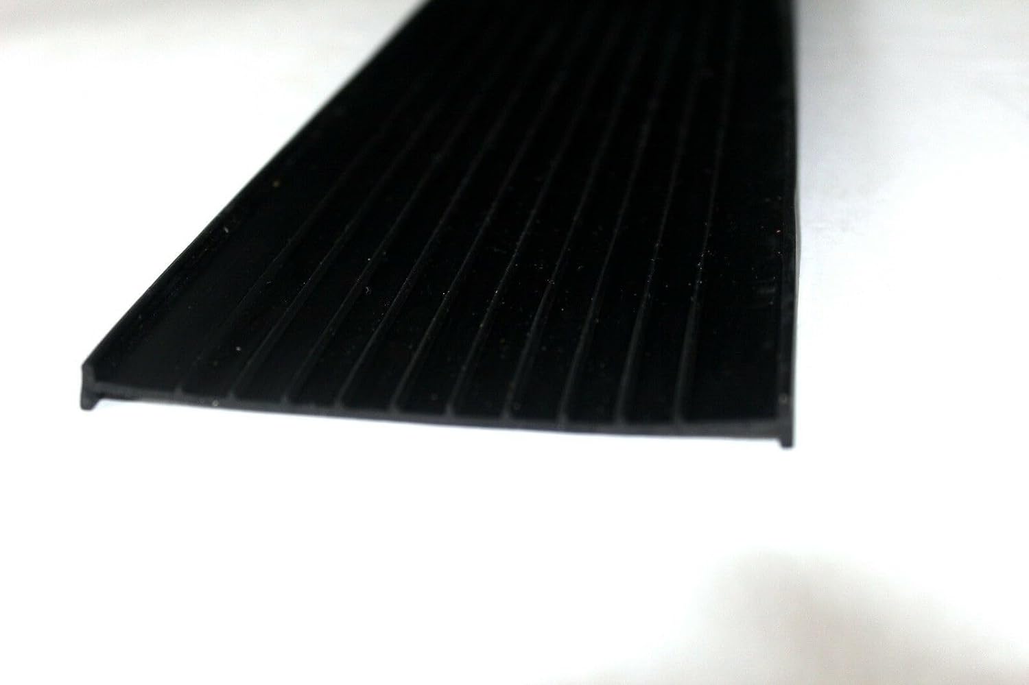 Thaisan7, Garage Door Weather Black Seal, EPDM Synthetic Rubber 4' T Style x 1/4' T (Garage Door: 18' Wide Door)