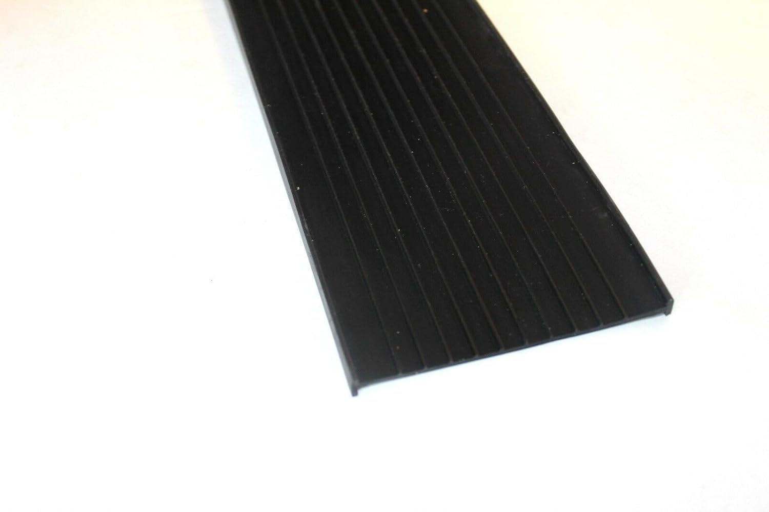 Thaisan7, Garage Door Weather Black Seal, EPDM Synthetic Rubber 4' T Style x 1/4' T (Garage Door: 18' Wide Door)