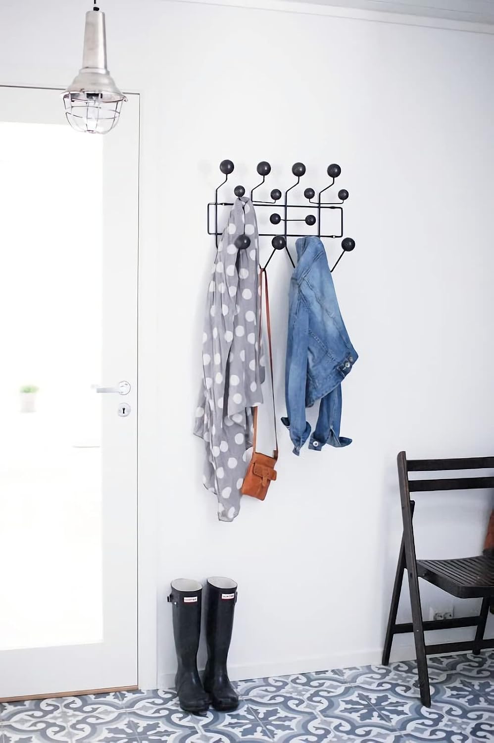 SHISEDECO Classic Hang it All Coat Rack, Mid Century Modern Wall Mounted Hooks with Painted Solid Wooden Balls, Decorative Creative Fashion Wood Hanger for Home, Bedroom (Black)