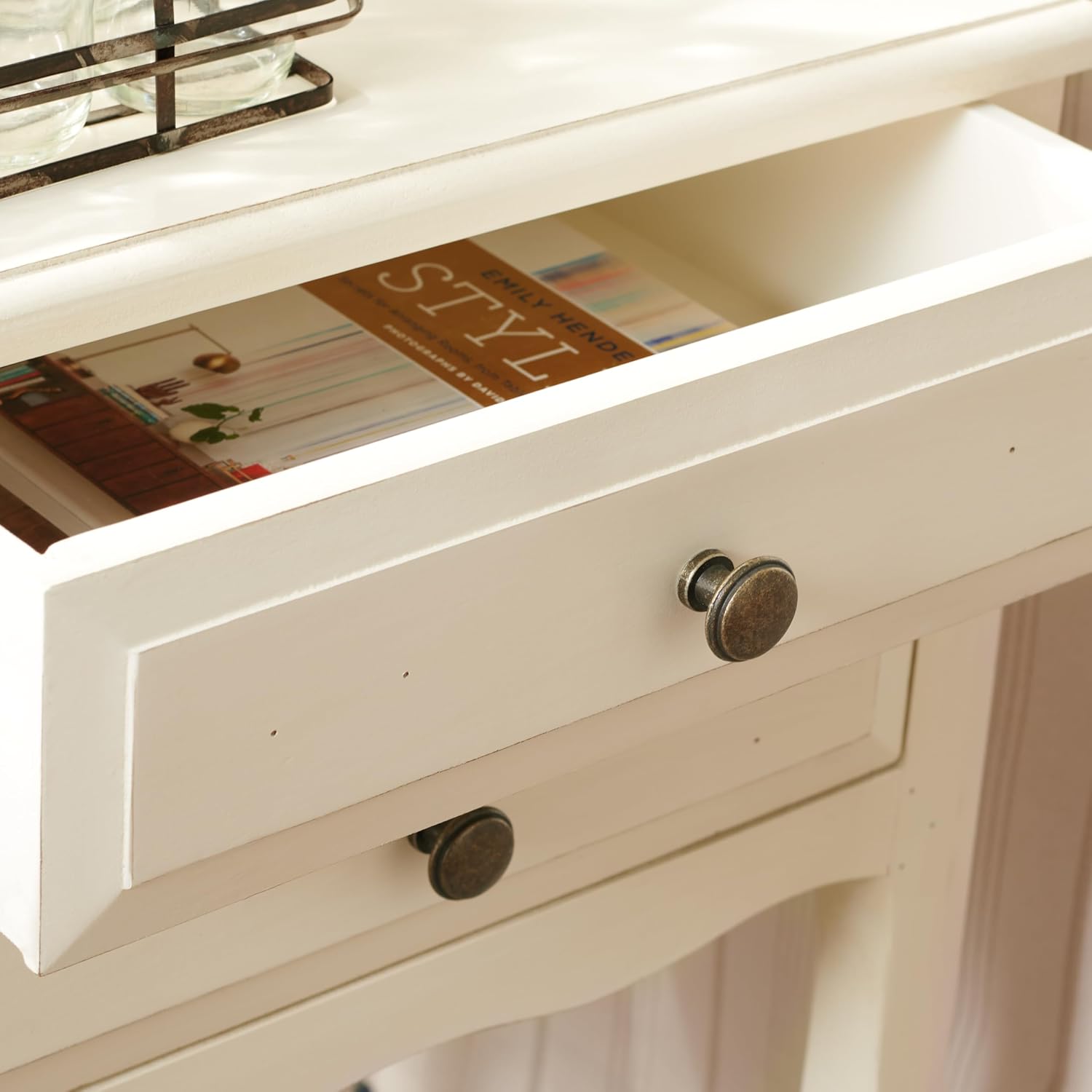 SAFAVIEH Furniture - Lori 2-Drawer End Table - White Birch - Solid Wood - Farmhouse Classic Design - Ideal for Living Room, Entryway, Home Office, 18.1'W x 13'D x 26.8'H - Fully Assembled (AMH6576A)