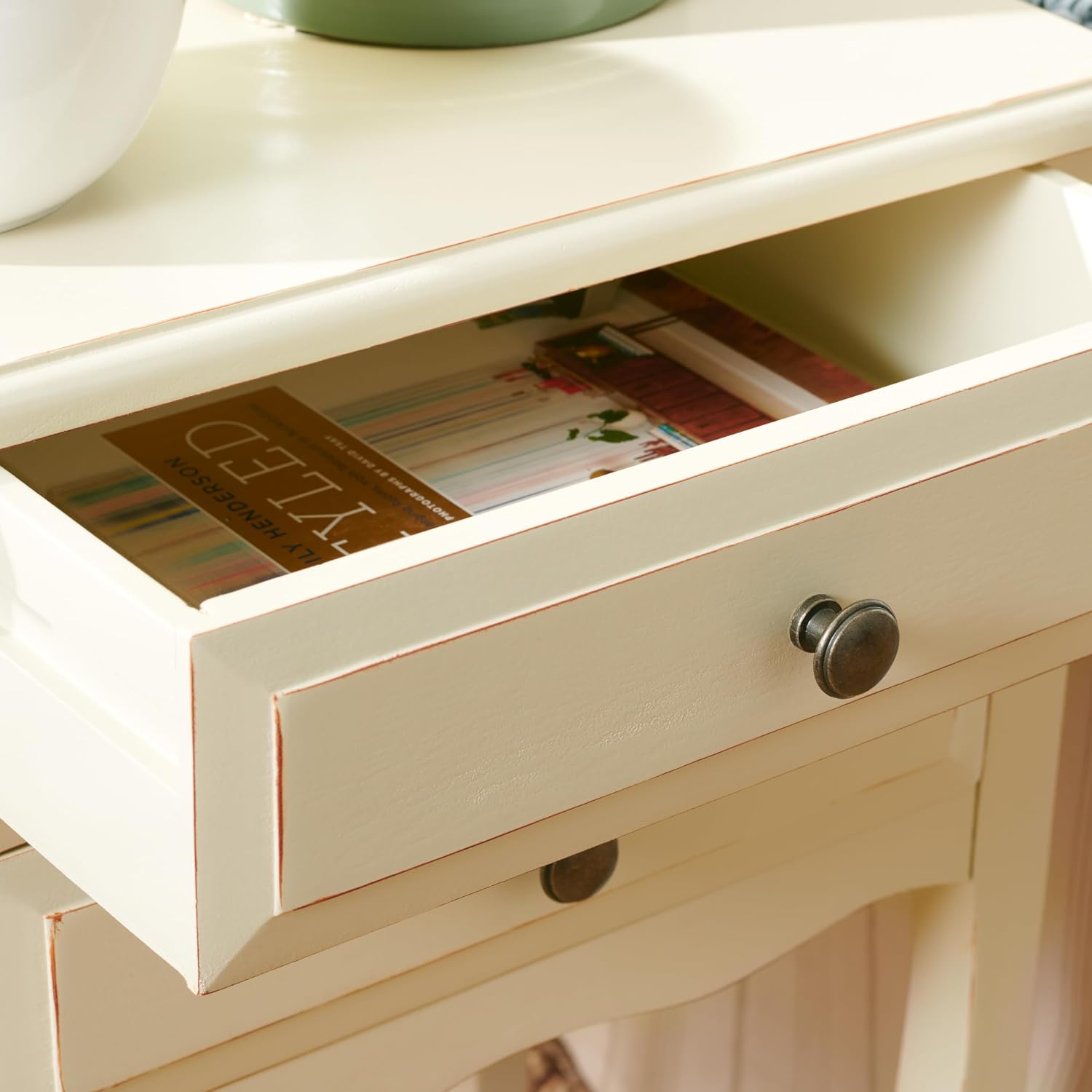 SAFAVIEH Furniture - Lori 2-Drawer End Table - Barley - Solid Wood - Farmhouse Classic Design - Ideal for Living Room, Entryway, Home Office, 18.1' W x 13' D x 26.8' H - Fully Assembled (AMH6576E)