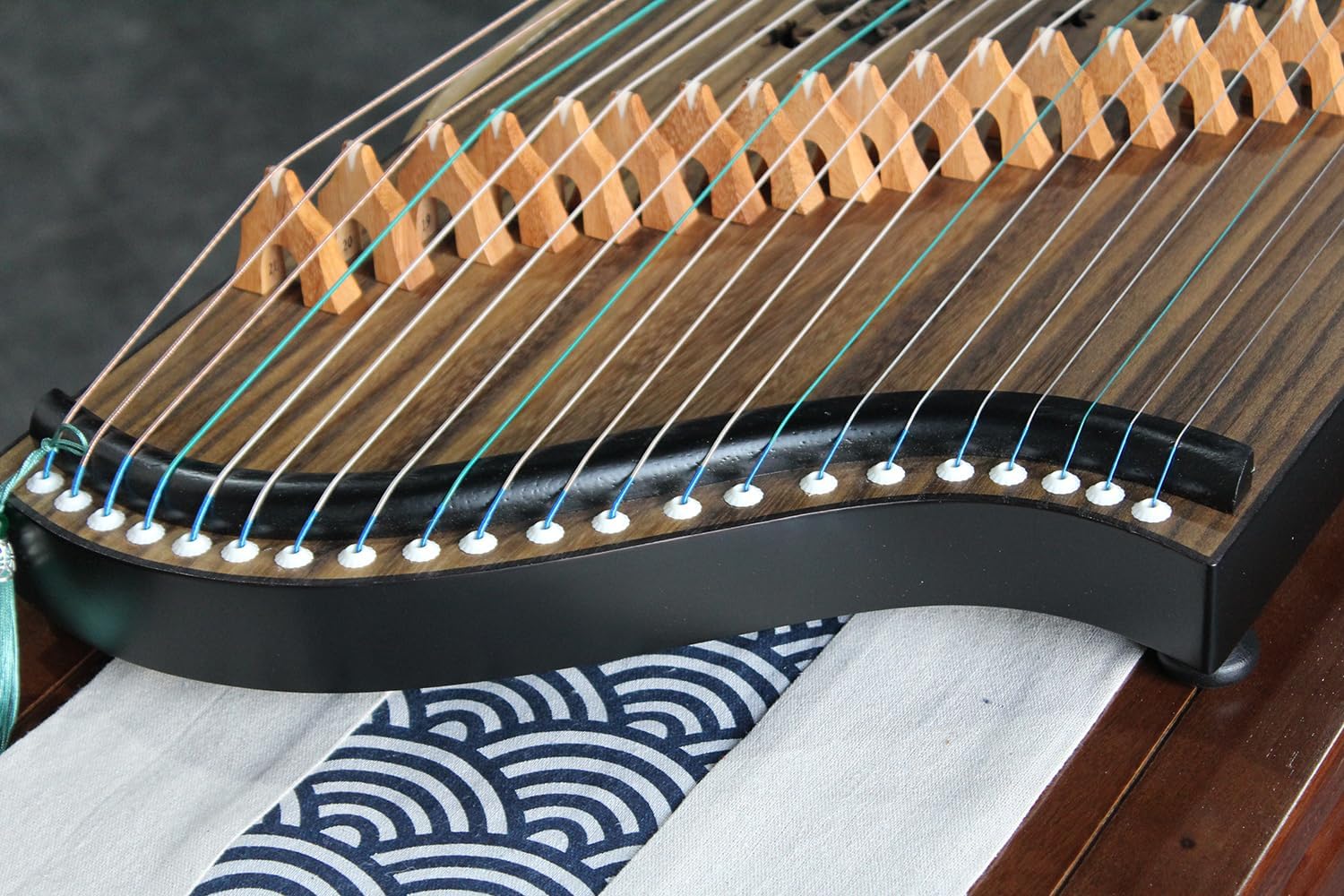 Mini Guzheng Finger Trainer with Complete Accessories Kit and Backpack, Ideal for Professionals, Adults, Beginners, and Children with 21 Strings