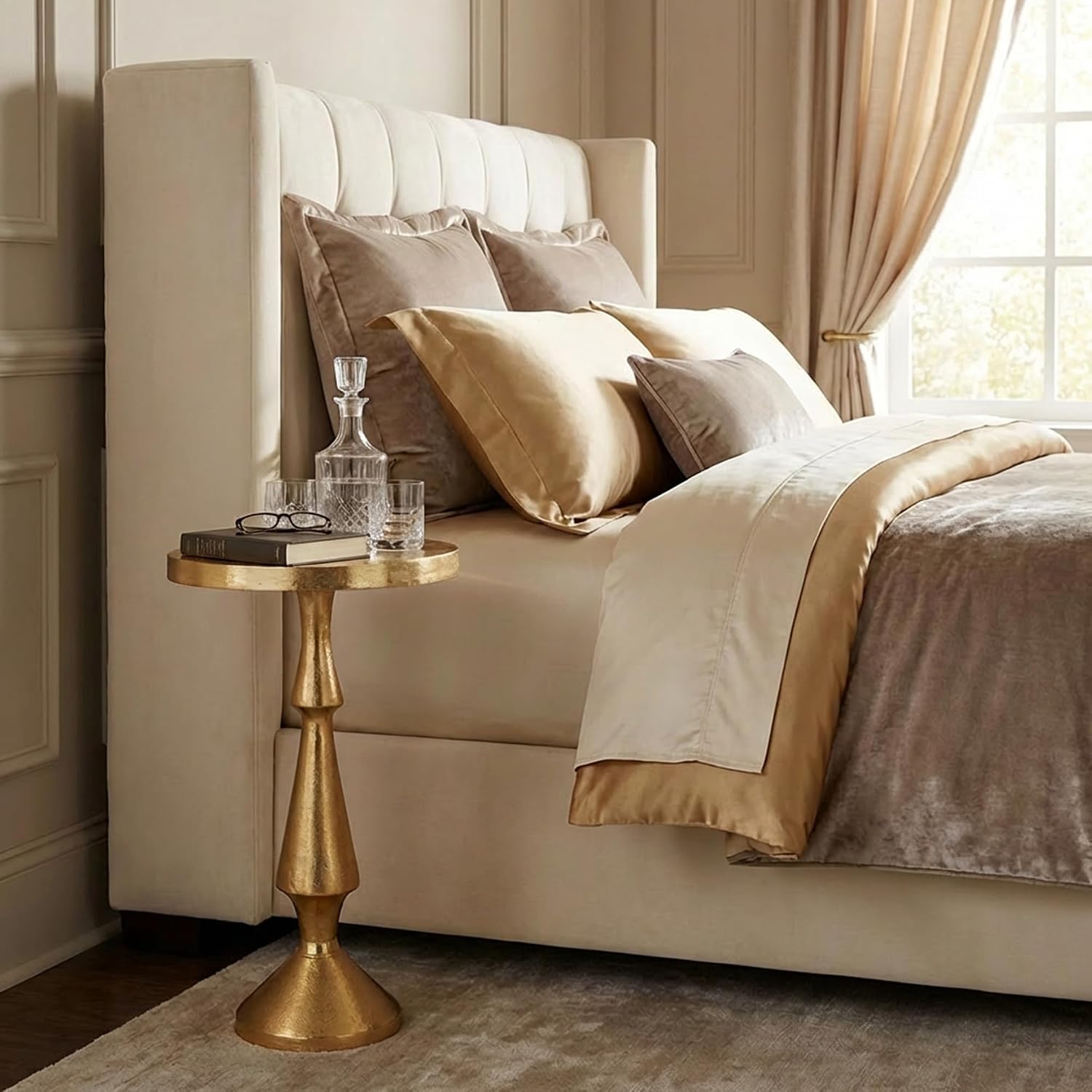 OBJET D'ART Small Round Gold End Tables, Larissa, 21'' Height, Vintage Metal Accent, Side, Pedestal, Coctail and Drink Tables for Living Room and Small Spaces