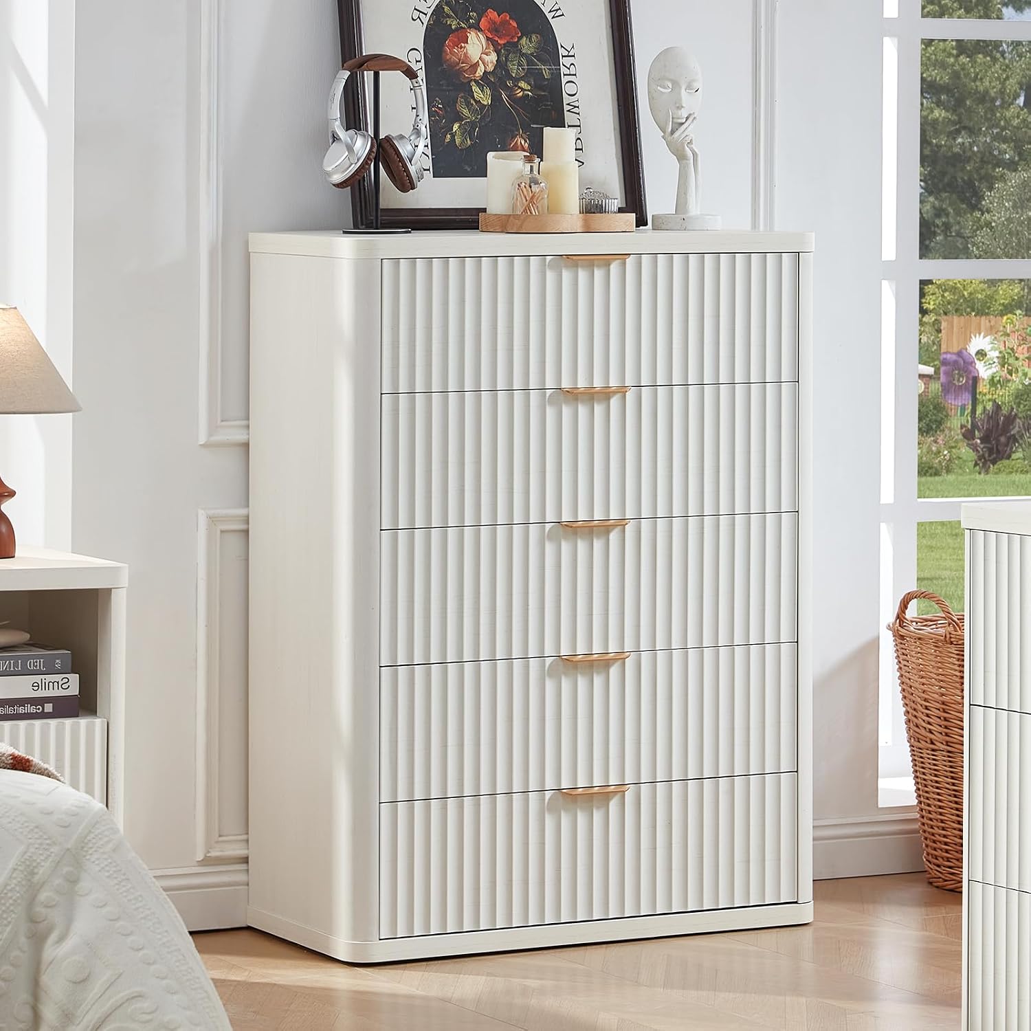 LEYAOYAO Fluted 5 Drawers Dresser for Bedroom, 41' Tall Modern Chest of Drawers with Metal Handle, Curved Profile Farmhouse Closet Organizer Wood Dressers TV Stand for Living Room,Antique White