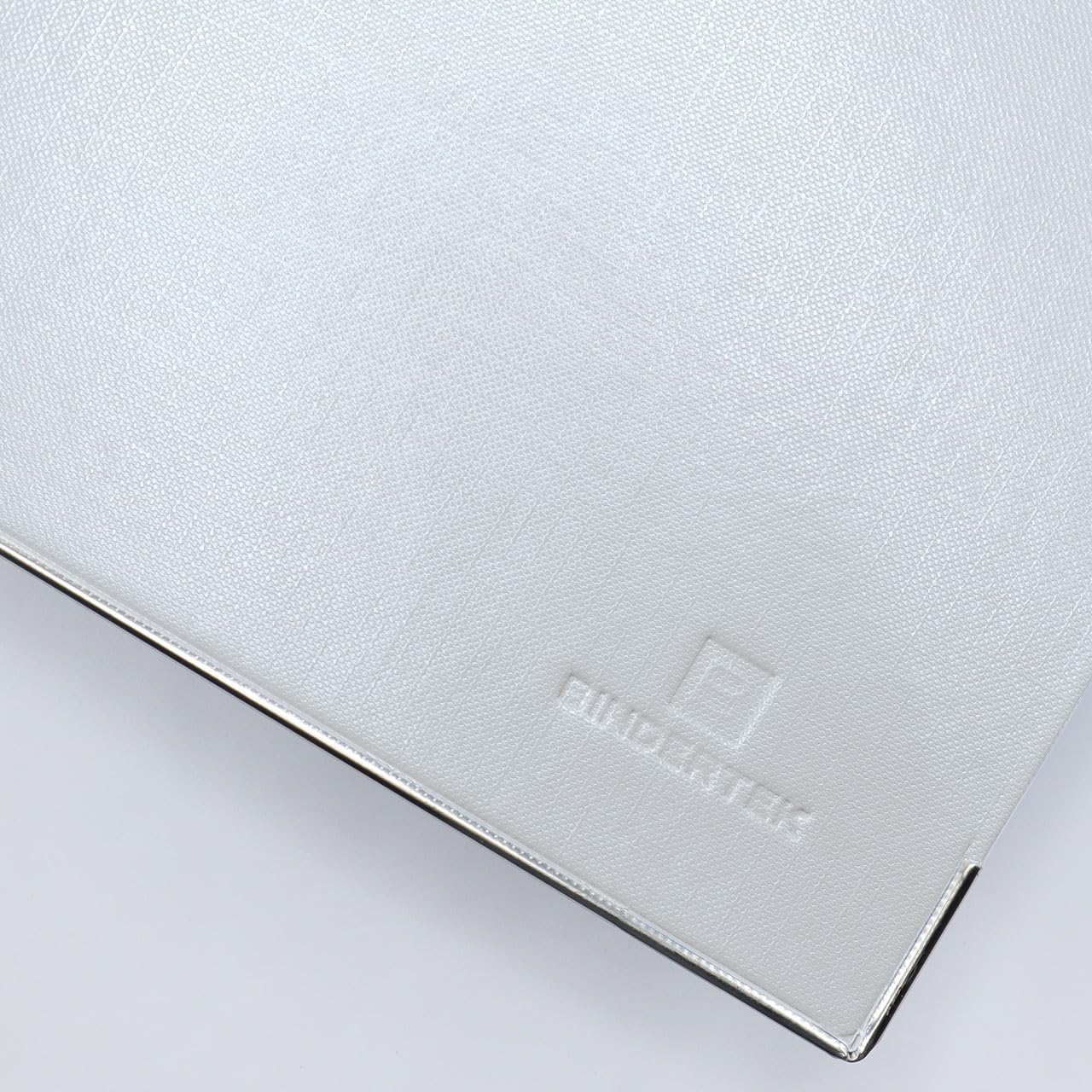 Bindertek 3-Ring Premium High Capacity Binder, Pack of 4 - White, 4' Spine Width, 650 Sheet Capacity, 2.5' D-Rings, Linen-Textured Covers, Steel Reinforced Edges, Spine Label Included