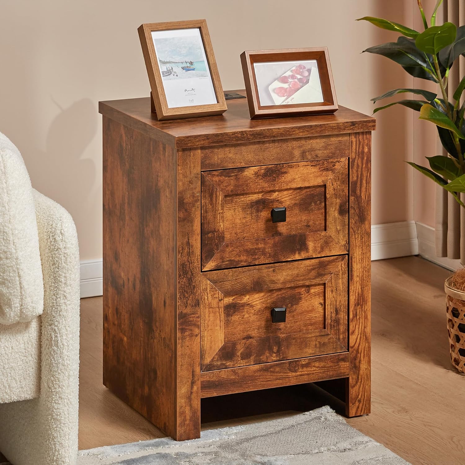 AMERLIFE Nightstand Set of 2 with Charging Station, Rustic Bedside Table with Drawers Storage, Farmhouse Wood Night Stand for Bedroom, Rustic Brown