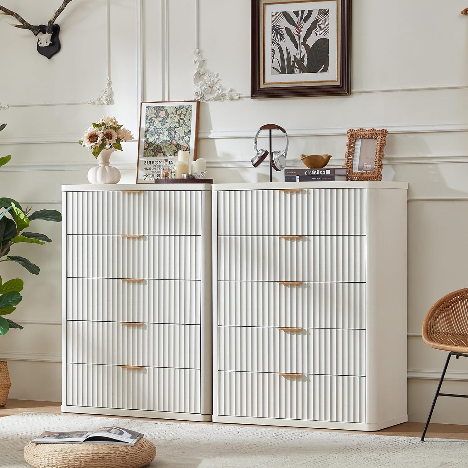 LEYAOYAO Fluted 5 Drawers Dresser for Bedroom, 41' Tall Modern Chest of Drawers with Metal Handle, Curved Profile Farmhouse Closet Organizer Wood Dressers TV Stand for Living Room,Antique White