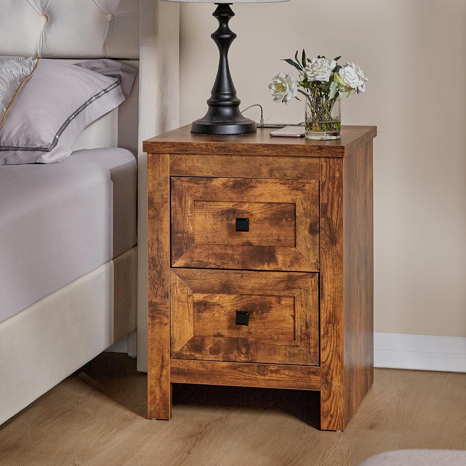 AMERLIFE Nightstand Set of 2 with Charging Station, Rustic Bedside Table with Drawers Storage, Farmhouse Wood Night Stand for Bedroom, Rustic Brown