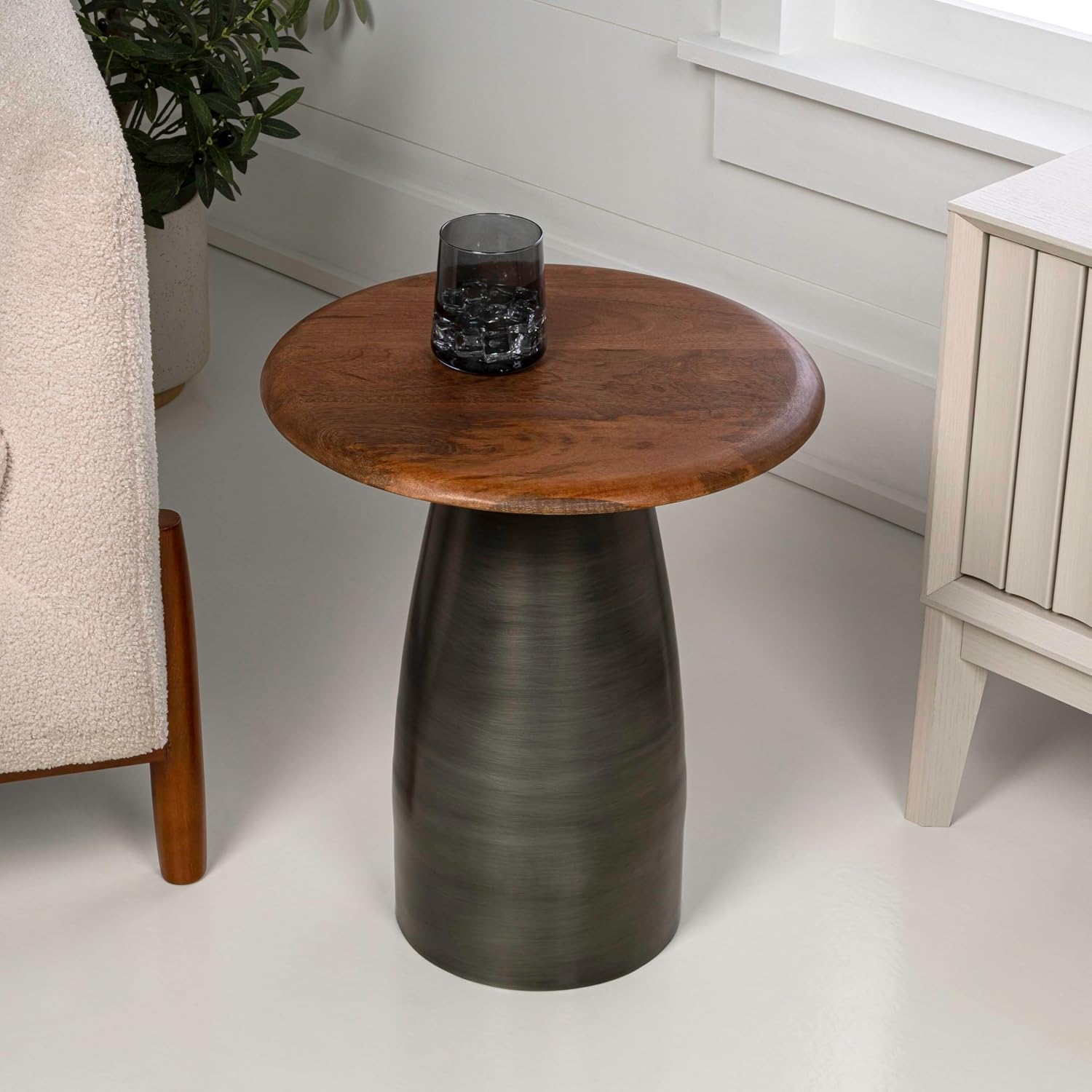 JONATHAN Y END5001A Skye 18' Modern Rustic Round Wood/Metal Accent Table, Side Table, End Table for Living Room, Bedroom, Honey Wood/Oxidized Nickel