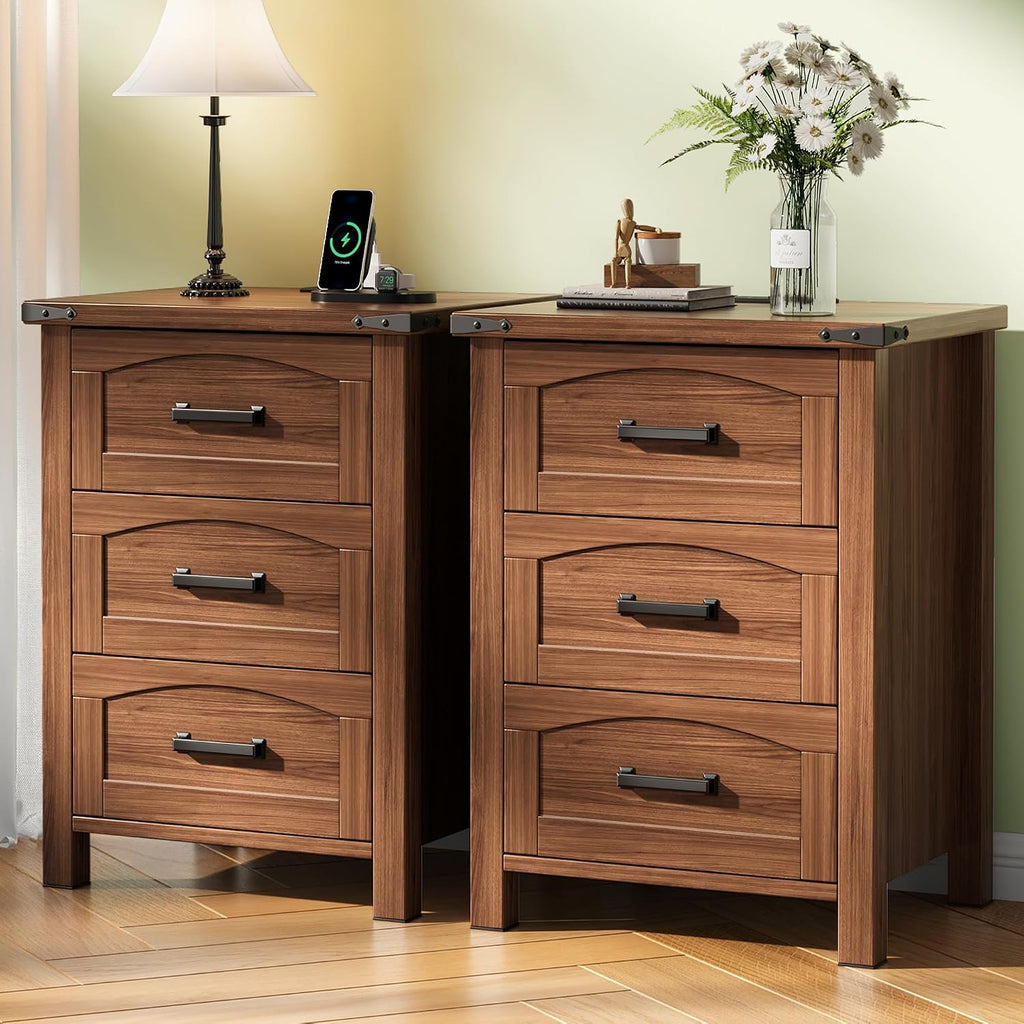 Decofy Farmhouse Nightstand Set of 2 with Charging Station, 18'' Wide Rustic End Table with USB/Type-C Ports, 3 Drawers, Wood Bedside Table for Bedroom, Walnut