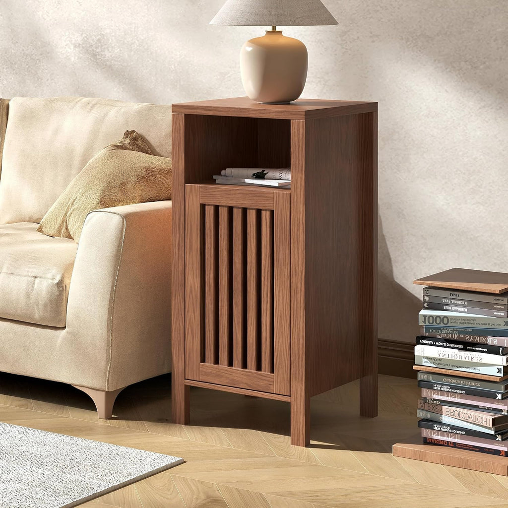 BVIUNTWO Set of 2 End Table, Farmhouse Sofa Table with Grille Door, Side Tables for Living Room, Bedroom, Brown